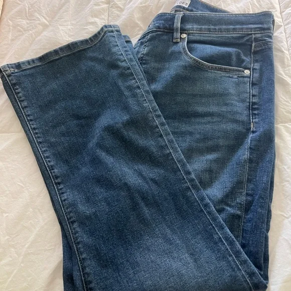 LOFT High Rise Kick Crop Jean. - Picture 5 of 6